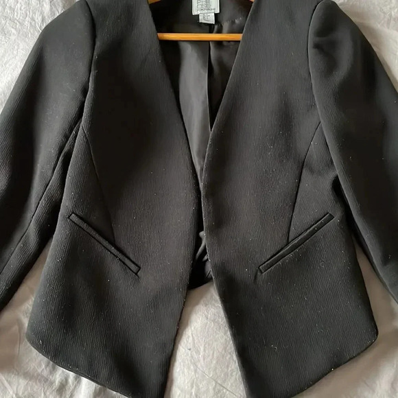 Black Cropped  Blazer - Picture 4 of 16